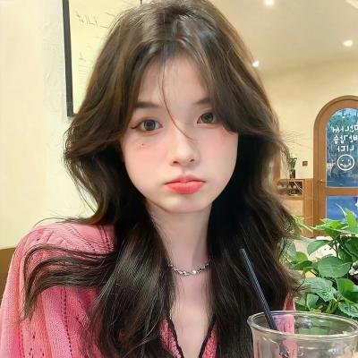 热铁皮屋顶上的猫